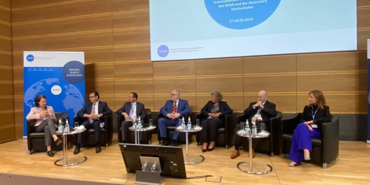 خبراء التعليم العالي الألمان يشيدون بدور الجامعة الألمانية بالقاهرة وتأثيرها في مجالات العلوم والمعرفة