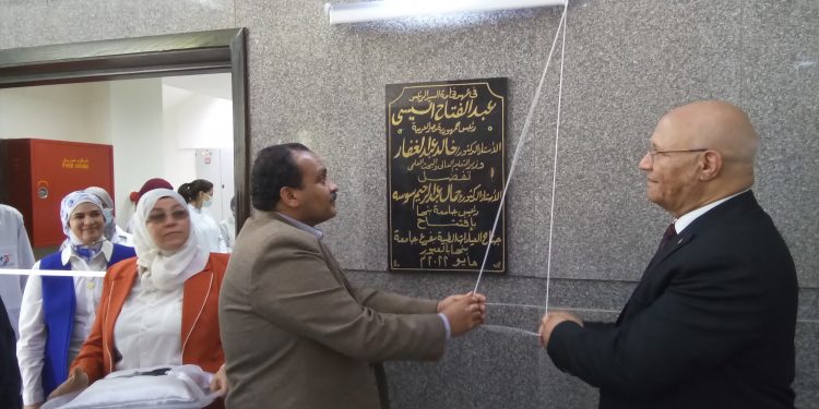 رئيس جامعة بنها يفتتح العيادات الطبية المتخصصة بمقر العبور