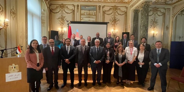 نائب وزير التعليم العالي  يبحث التعاون مع ممثلي الجامعات البريطانية