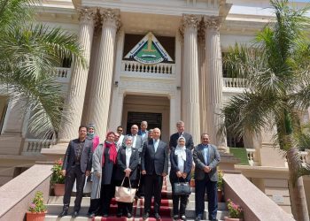 رئيس جامعة بنها يستقبل فريق زيارة تجديد الاعتماد الأكاديمي لكلية الطب البشرى