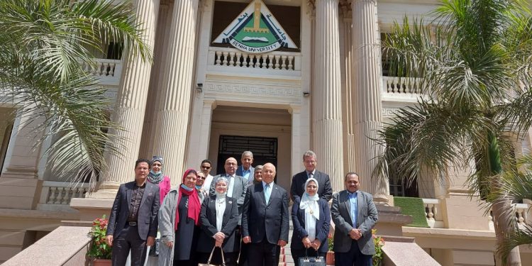 رئيس جامعة بنها يستقبل فريق زيارة تجديد الاعتماد الأكاديمي لكلية الطب البشرى