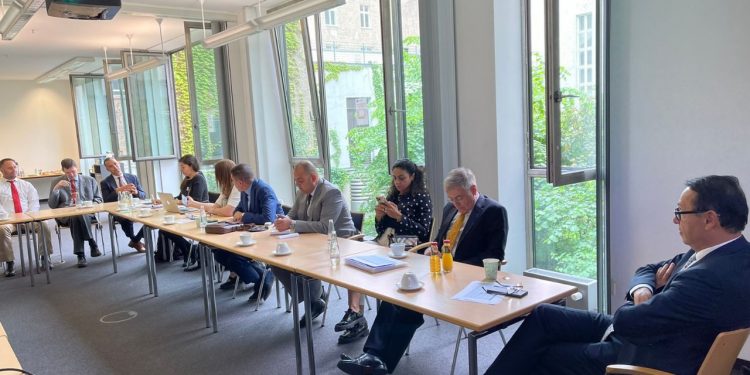 رئيس مجلس أمناء جامعة الألمانية الدولية GIU يشيد بمستوى الطلاب المصريين