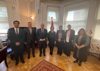 وزير التعليم العالي يستعرض تقريرًا حول التعاون مع ممثلي 11 جامعة بريطانية