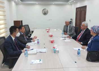 عبدالغفار يستعرض تقريرًا حول آليات التعاون التعليمي والتكنولوجي مع الصين