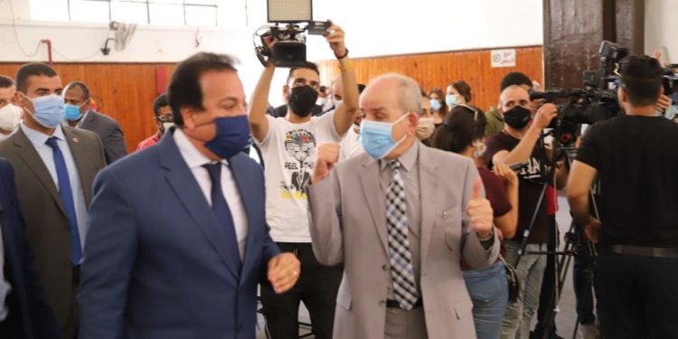 وزير التعليم العالي يستعرض تقريرًا حول أعمال لجان تقييم المعاهد التجارية