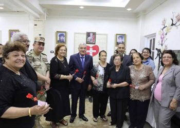 محافظ المنيا يهنئ أطفال مؤسسات البنين والبنات بعيد الفطر