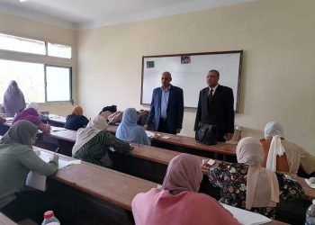عميدا كلية الشريعة والقانون بالأزهر يتفقدا الامتحانات التأهيلية لخريجي الجامعات الأخرى