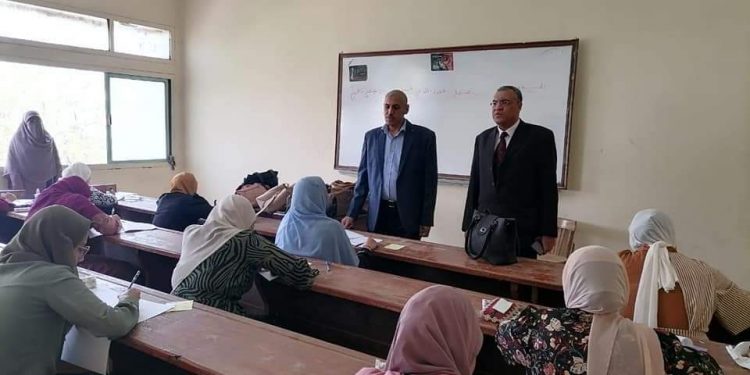 عميدا كلية الشريعة والقانون بالأزهر يتفقدا الامتحانات التأهيلية لخريجي الجامعات الأخرى