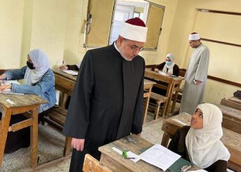 رئيس قطاع المعاهد الأزهرية يتابع لجان النقل للمرحلتين الابتدائية والإعدادية