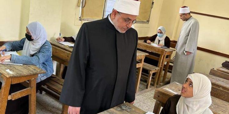 رئيس قطاع المعاهد الأزهرية يتابع لجان النقل للمرحلتين الابتدائية والإعدادية