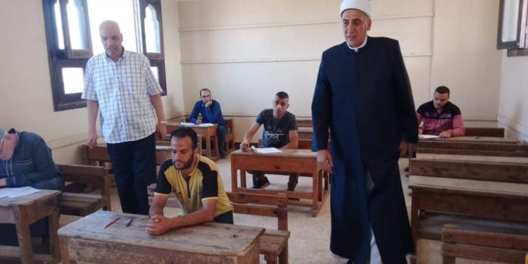 رئيس القليوبية الأزهرية يتابع سير امتحانات النقل لمعاهد القراءات