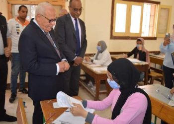 محافظ بورسعيد لأولياء امور طلاب الإعدادية : ابتعدوا عن تجار العلم