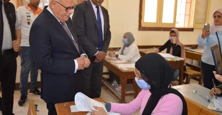 محافظ بورسعيد لأولياء امور طلاب الإعدادية : ابتعدوا عن تجار العلم