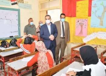 استبعاد رئيس لجنة ومراقب بامتحانات الشهادة الإعدادية بالغربية