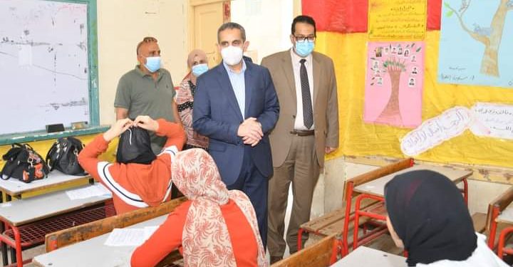 استبعاد رئيس لجنة ومراقب بامتحانات الشهادة الإعدادية بالغربية