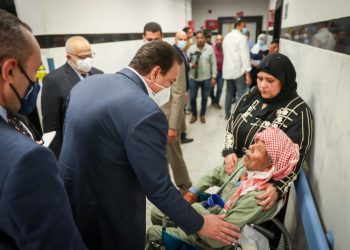 وزير التعليم العالي يتفقد مبنى الاستقبال والطوارئ قصر العيني