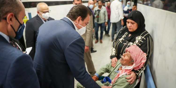 وزير التعليم العالي يتفقد مبنى الاستقبال والطوارئ قصر العيني