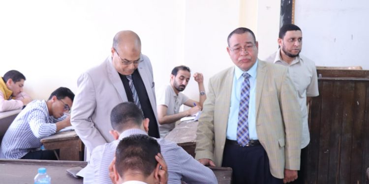 ﻿عميد كلية اللغة العربية بالأزهر يتفقد لجان امتحانات السنة التأهيلية