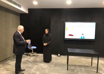 جولة «شوقي» داخل مدرسة البث الفضائي بالرياض «صور»