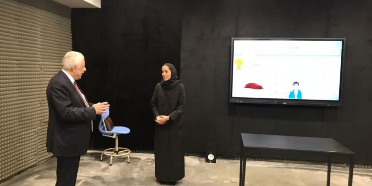 جولة «شوقي» داخل مدرسة البث الفضائي بالرياض «صور»