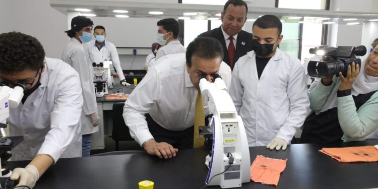 وزير التعليم العالي يتفقد جامعة المنصورة الجديدة