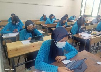 99.9 % من طلاب الأول الثانوي أدوا امتحان مادتي "اللغة الأجنبية الثانية" و"التاريخ" إلكترونيًا