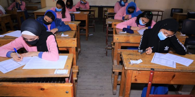 «التعليم» ترصد حالتين غش بامتحان الجبر والهندسة فراغية للثانوية العامة دور ثان