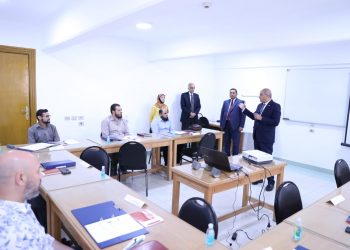 رئيس جامعة الأزهر يتفقد الدورة التدريبية  للهيئة المعاونة بمركز الأزهر التدريب والتطوير