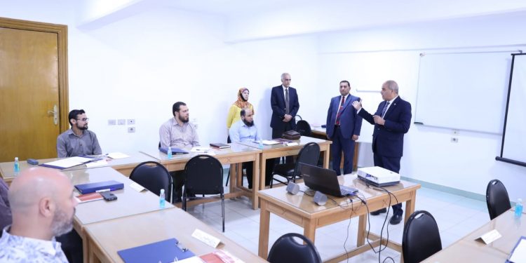 رئيس جامعة الأزهر يتفقد الدورة التدريبية  للهيئة المعاونة بمركز الأزهر التدريب والتطوير