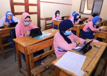 لتجنب الأخطاء.. مطالبات بالعودة للاختبارات الورقية للأول والثاني الثانوي