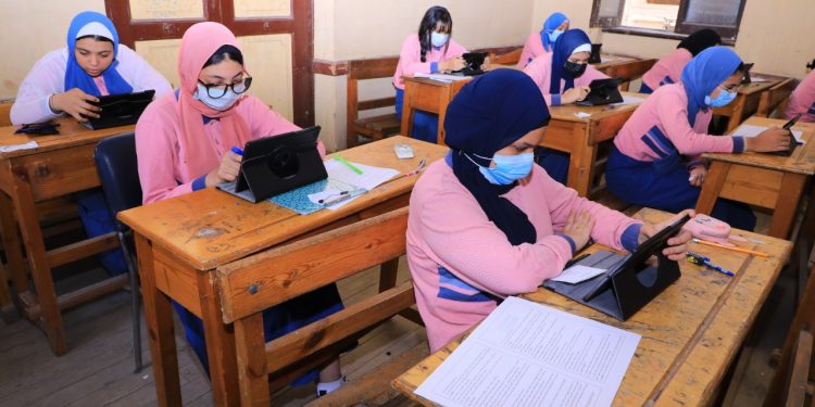 لتجنب الأخطاء.. مطالبات بالعودة للاختبارات الورقية للأول والثاني الثانوي