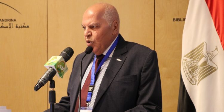 نقيب المعلمين يطالب بتضمين المناهج الدراسية مادة للتربية المناخية