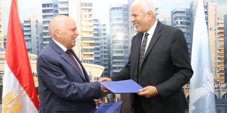 "نقابة المعلمين" توقع مذكرة تفاهم مع "المهن الزراعية" لاستصلاح ٣ آلاف فدان