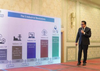 وزير التعليم العالي:نؤهل الطلاب لوظائف الثورة الصناعية الخامسة  