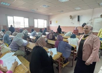 عميدة كلية الدراسات الإسلامية جامعة الأزهر تتفقد امتحانات السنة التأهيلية