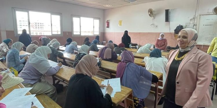 عميدة كلية الدراسات الإسلامية جامعة الأزهر تتفقد امتحانات السنة التأهيلية