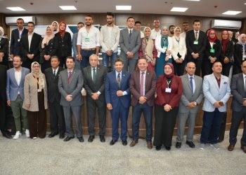 عبدالغفار يستعرض تقريرًا حول المؤتمر الطلابي “علماء المستقبل 5” بجامعة دمياط