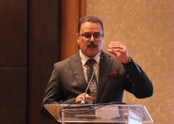 نائب رئيس جامعة الأزهر يستعرض جهود الجامعة في ملف التحول الرقمي والحرم الذكي