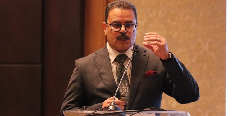 نائب رئيس جامعة الأزهر يستعرض جهود الجامعة في ملف التحول الرقمي والحرم الذكي