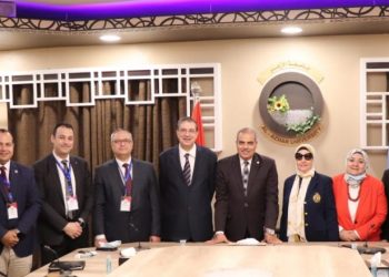 ﻿رئيس جامعة الأزهر يستقبل فريق ضمان الجودة لمراجعة تجديد اعتماد كلية الطب بالقاهرة