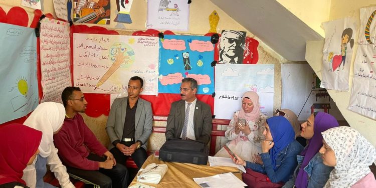 خدمة اجتماعية جامعة حلوان تناقش أهمية محو الأمية كمهمة قومية