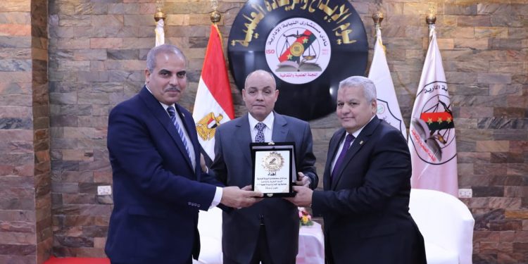 نادي النيابة الإدارية يكرم رئيس جامعة الأزهر في يوم الإبداع