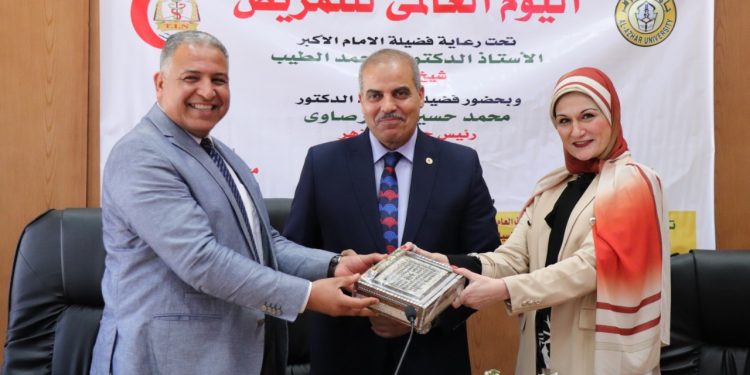 ﻿رئيس جامعة الأزهر يكرم المتميزات في احتفالية اليوم العالمي للتمريض