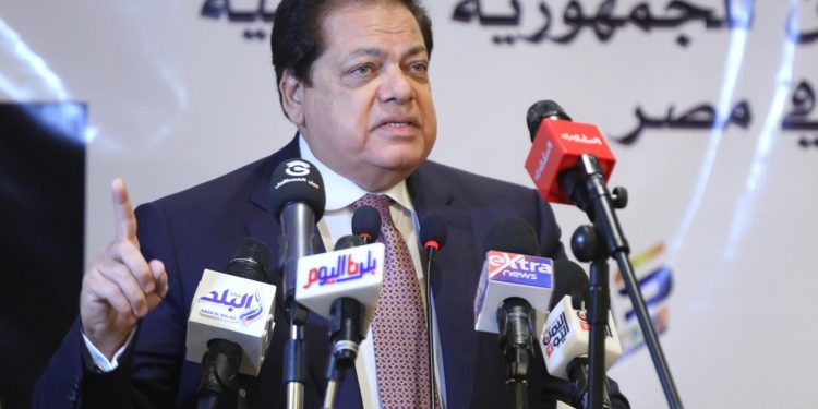 تكريم محافظ الجيزة وأبو العينين خلال احتفالية مجلس الأعمال اليمني في مصر باليوم الوطني