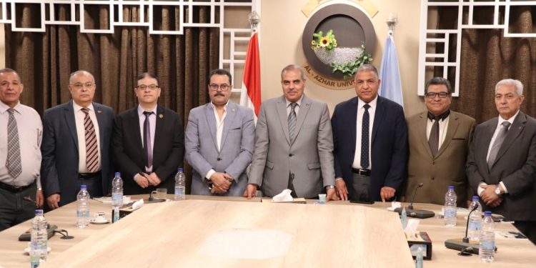 ﻿رئيس جامعة الأزهر يستقبل فريق الجودة لمراجعة تجديد اعتماد الدراسات الإسلامية والعربية