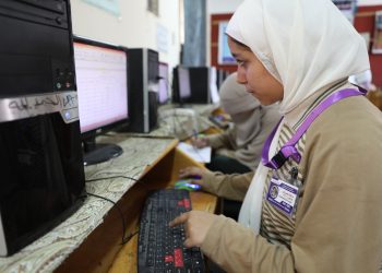 بمشاركة ممثلي القطاع الخاص.. طلاب الدبلومات الفنية يواصلون أداء الامتحانات العملية والمعملية