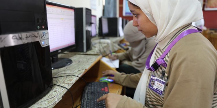 بمشاركة ممثلي القطاع الخاص.. طلاب الدبلومات الفنية يواصلون أداء الامتحانات العملية والمعملية