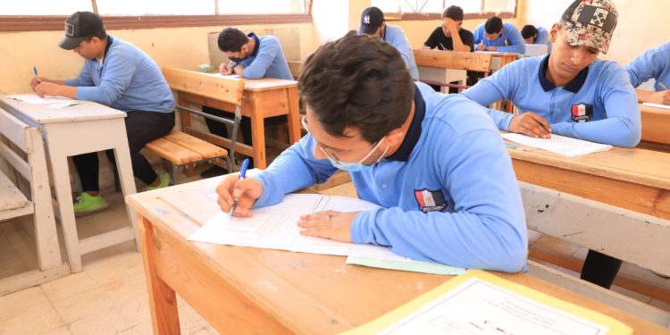 ضوابط عقد امتحانات الأول والثاني الثانوي الترم الثاني إلكترونيًا