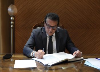 ﻿وزير التعليم العالي يباشر مهام عمله من المقر الجديد بالعاصمة الإدارية