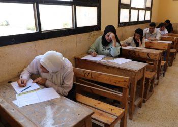 «أمهات مصر» يرصد تباين مستوى امتحانات الأول والثاني الثانوي